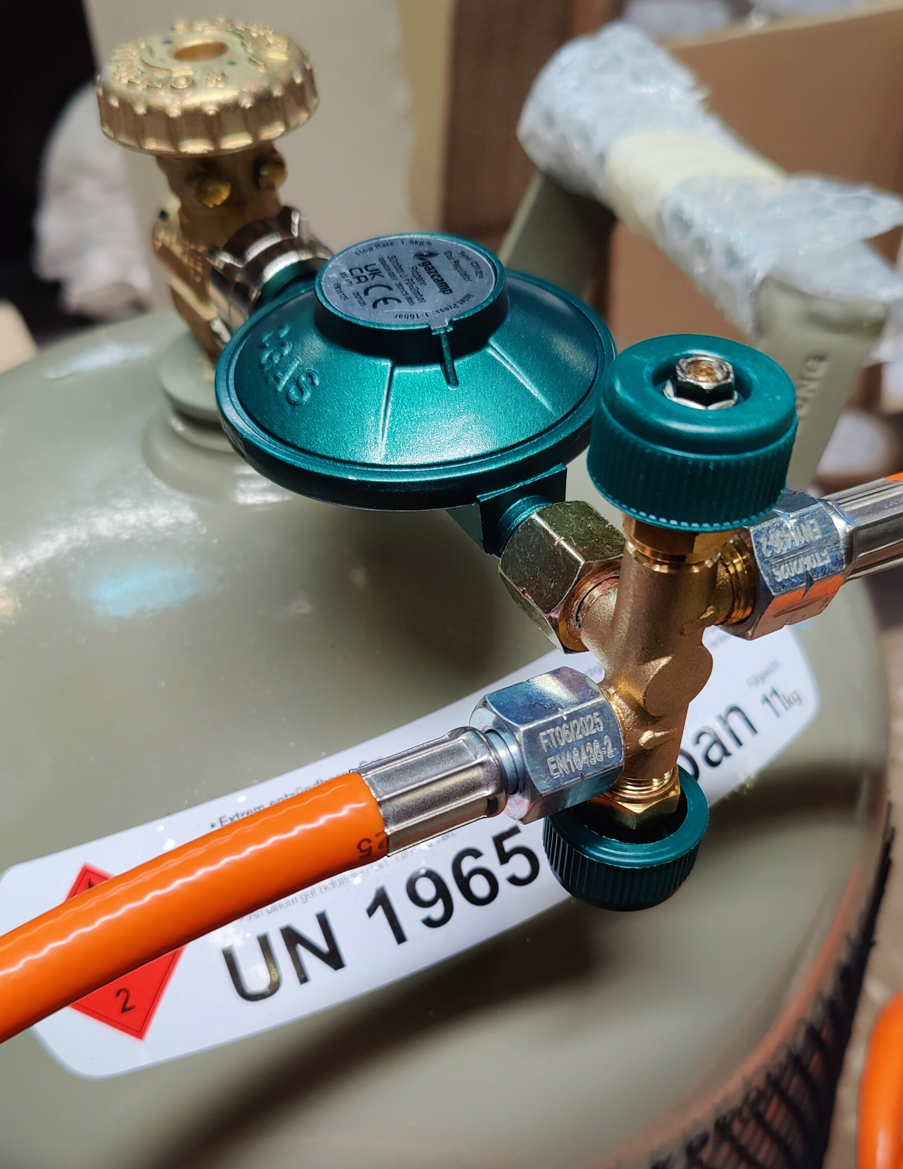 Gazcamp Doppelabzweigventil G1/4LH UEM x G1/4LH-KN