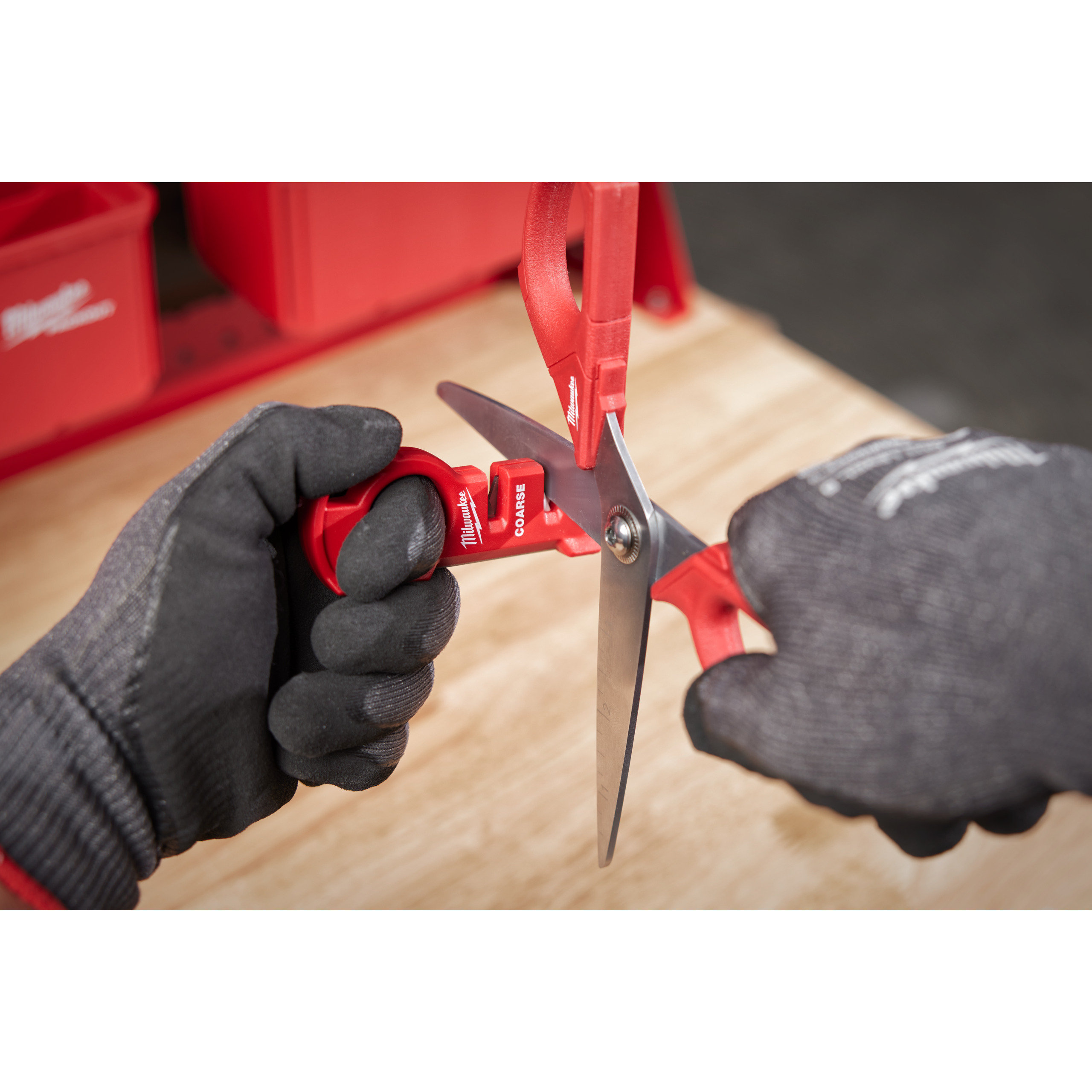 Milwaukee FASTBACK™ Universal-Klappmesser mit Klingenaufbewahrung